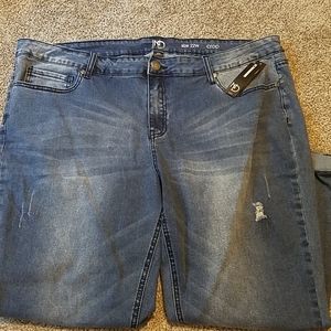 BNWT - New Directions (Curvy) Cropped Jeans